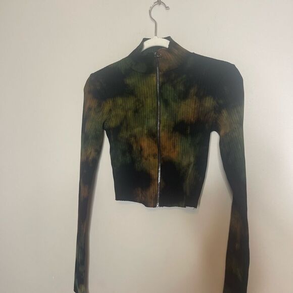 Cotton Citizen × REVOLVE Ibiza Turtleneck in Desert Mirage
New XS - Picture 4 of 6